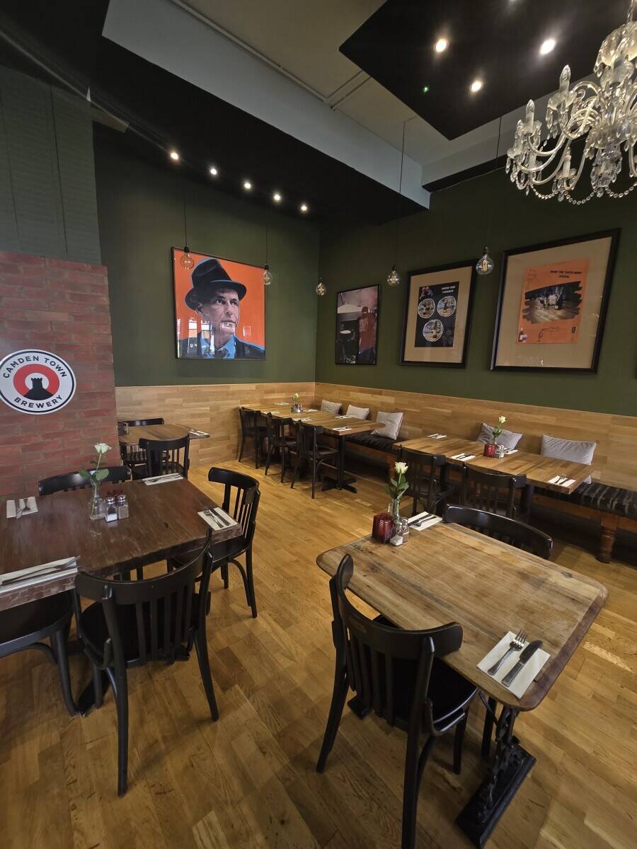 Established restaurant on main street Photo 4