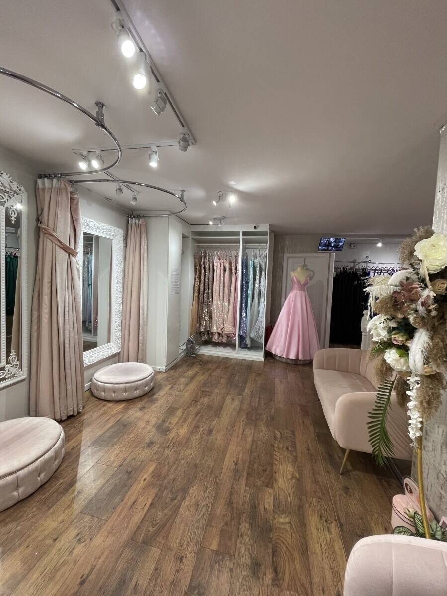 Luxurious bridal & evening wear shop for sale in Sutton coldfield Photo 5