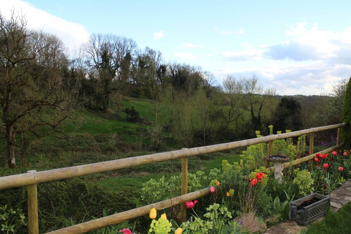 GLOUCESTERSHIRE - COTSWOLD VILLAGE FREEHOUSE Photo 4