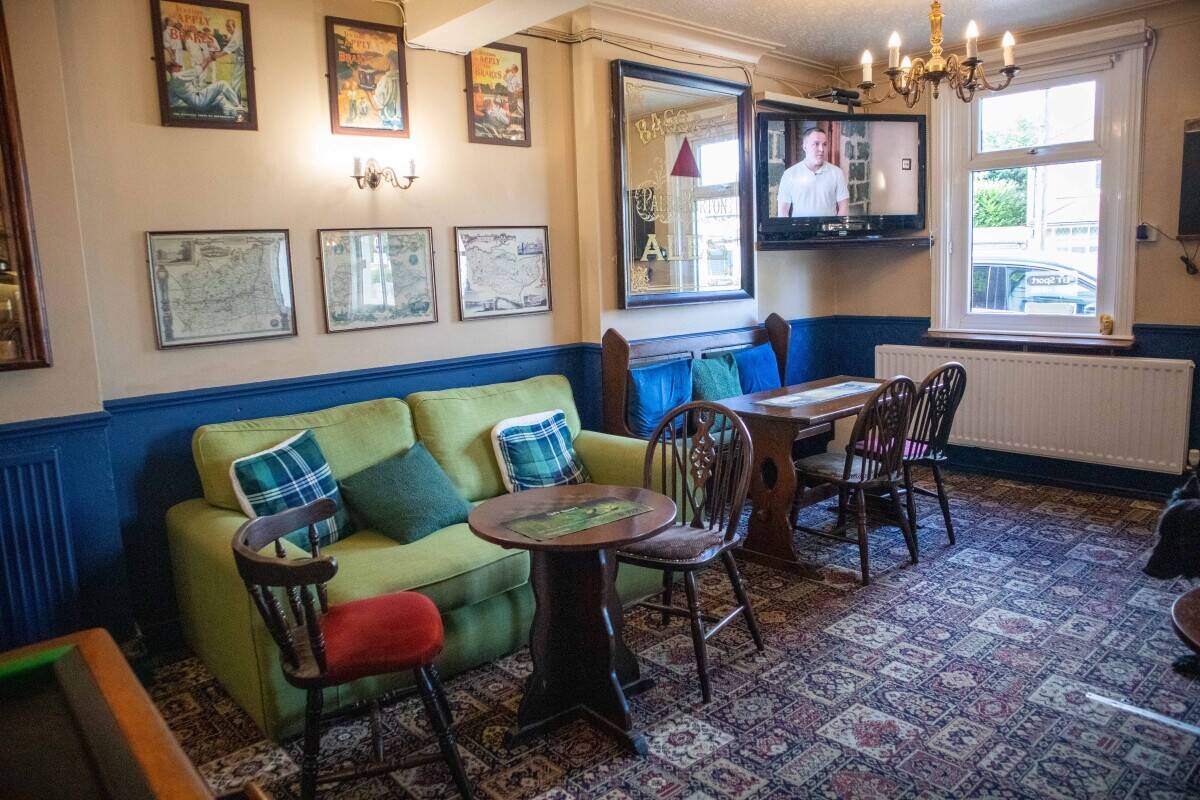 SURREY - WET-LED PUB IN RESIDENTIAL AREA FOR SALE