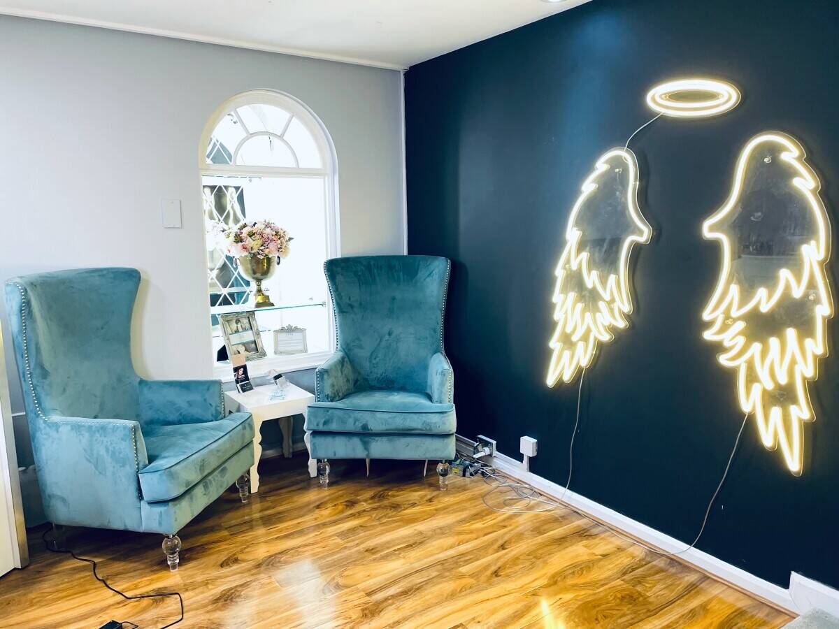 HAIR & BEAUTY SALON WITH NEW SUN BED  LOCATED IN THE HILTON BRIGHTON METROPOLE,  BRIGHTON, EAST SUSS