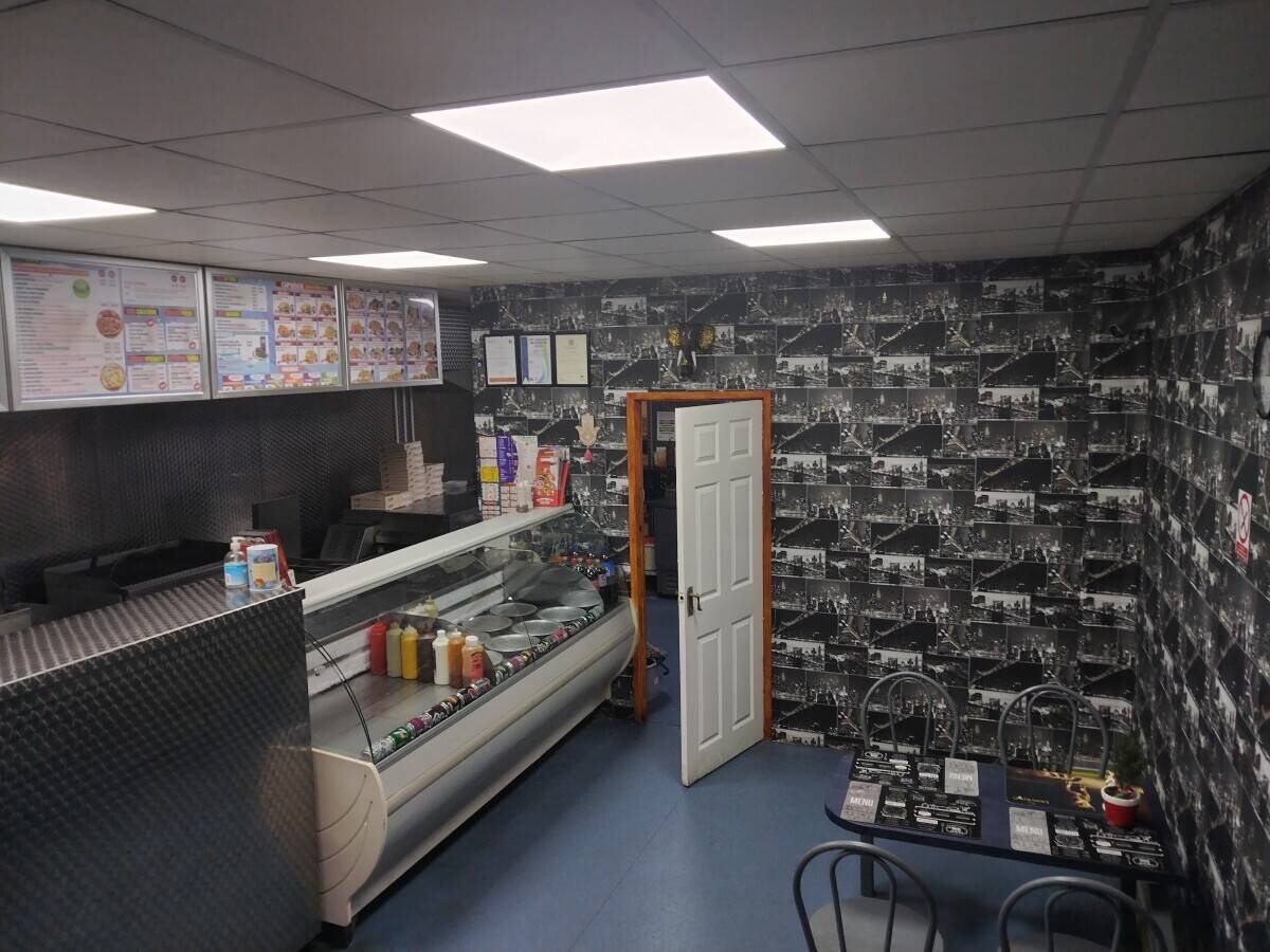 Kebab and pizza shop Photo 4