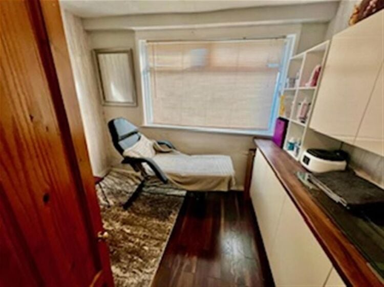 LEASEHOLD HAIR & BEAUTY SALON