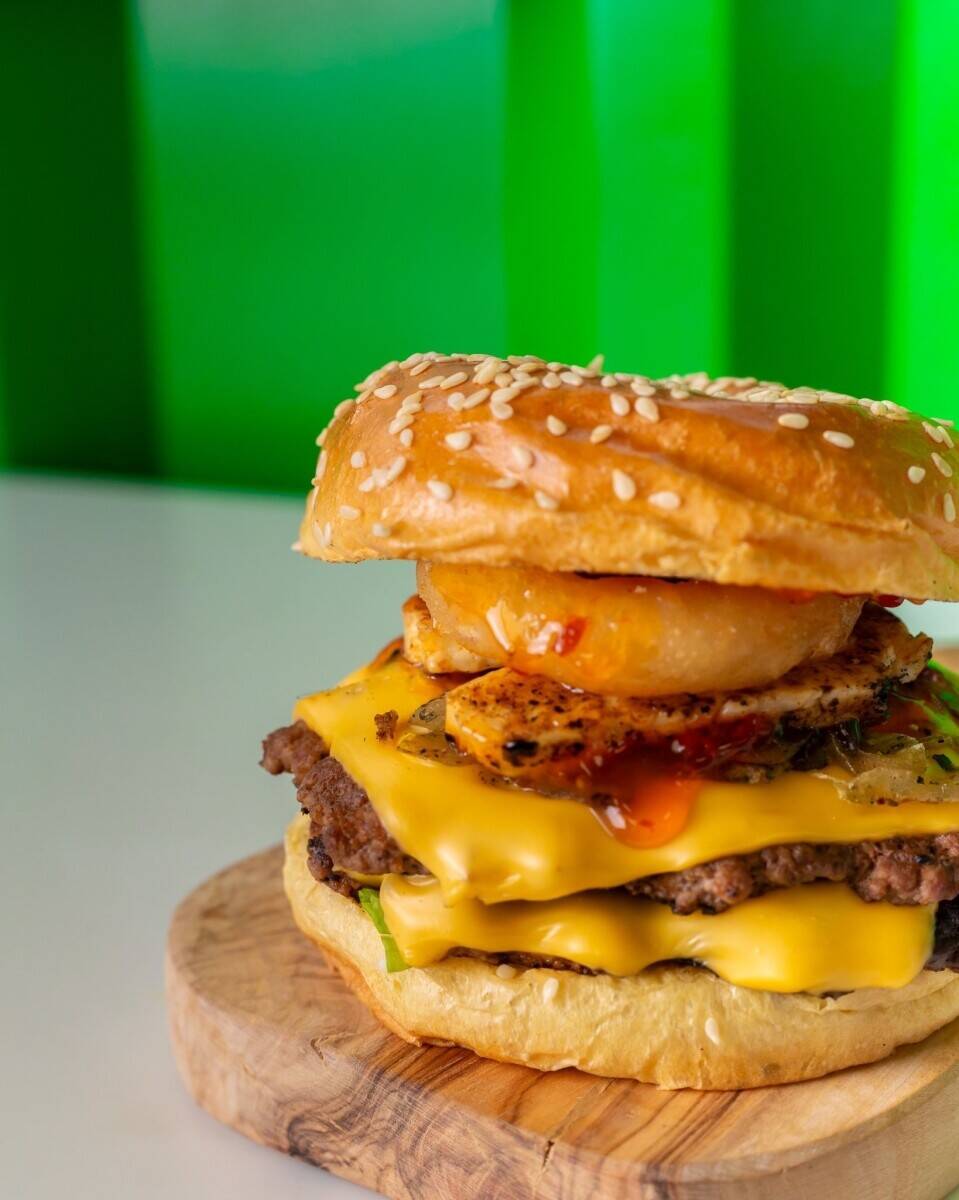 Own the Taste of Castleford! 🍔📸 An Instagrammable Burger Joint Up for Grabs – Your Chance to Flip the Dream!
