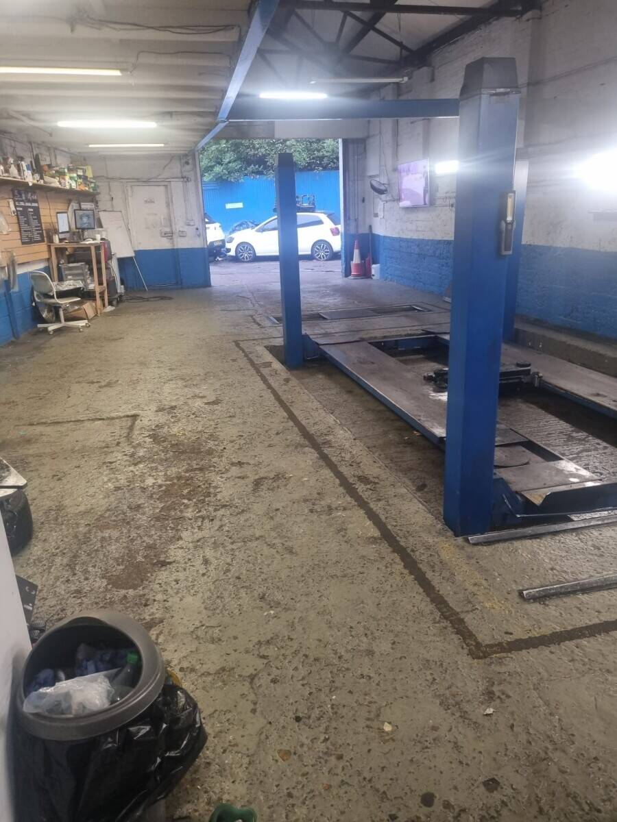 3 Large Units, (MOT Centre, Mechanic Garage, Bodywork site, Parking space of up to 12 cars Photo 4
