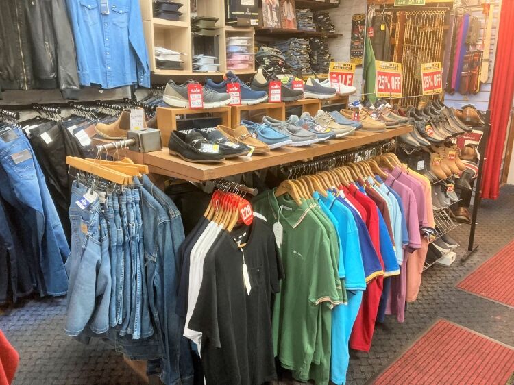 BRANDED CLOTHING & ACCESSORIES RETAIL OUTLET