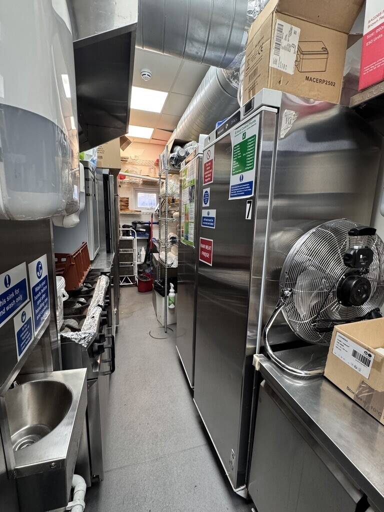 Fully Equipped Restaurant and Caf&eacute; for Sale in East London &ndash; Prime Location