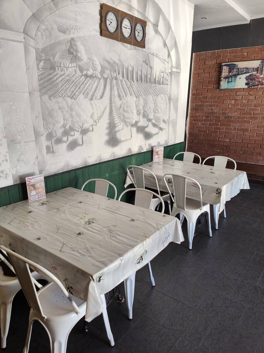 Italian Style Pizza Takeaway Restaurant for Sale in Dudley