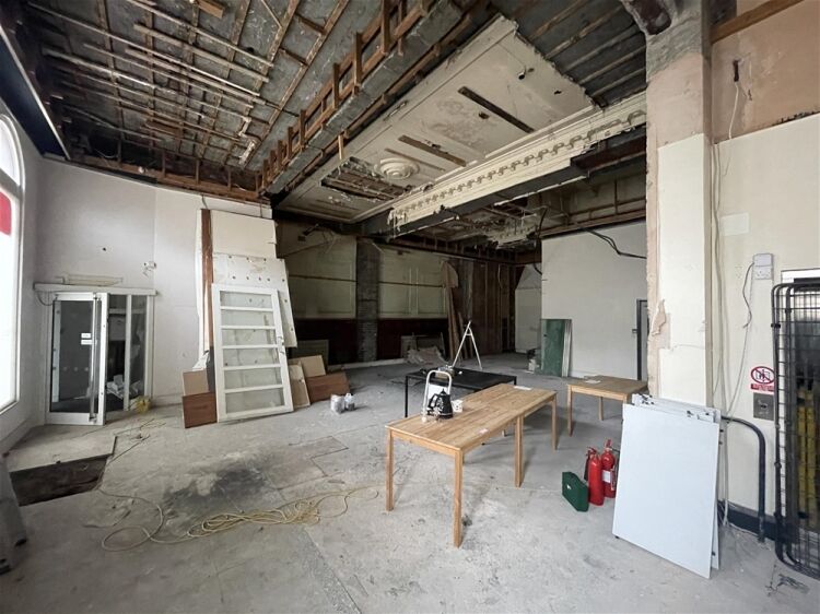 Prime Torquay Harbourside Retail Premises For Sale in Torquay Photo 4