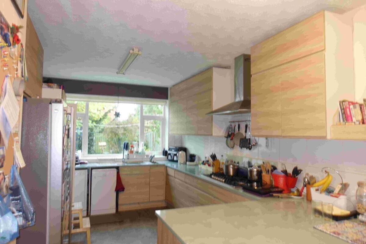 Freehold Weymouth Guest House in Prominent Position with Car Park For Sale Photo 4