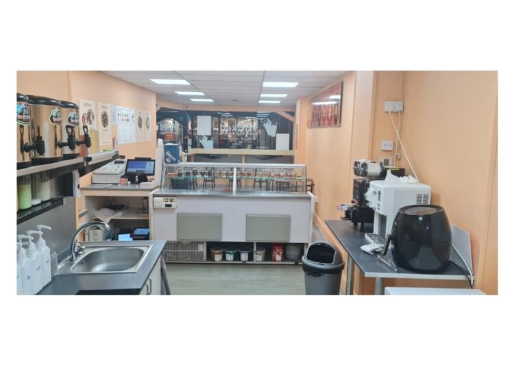 Thriving Bubble Tea & Dessert Bar in Prime Location Photo 4