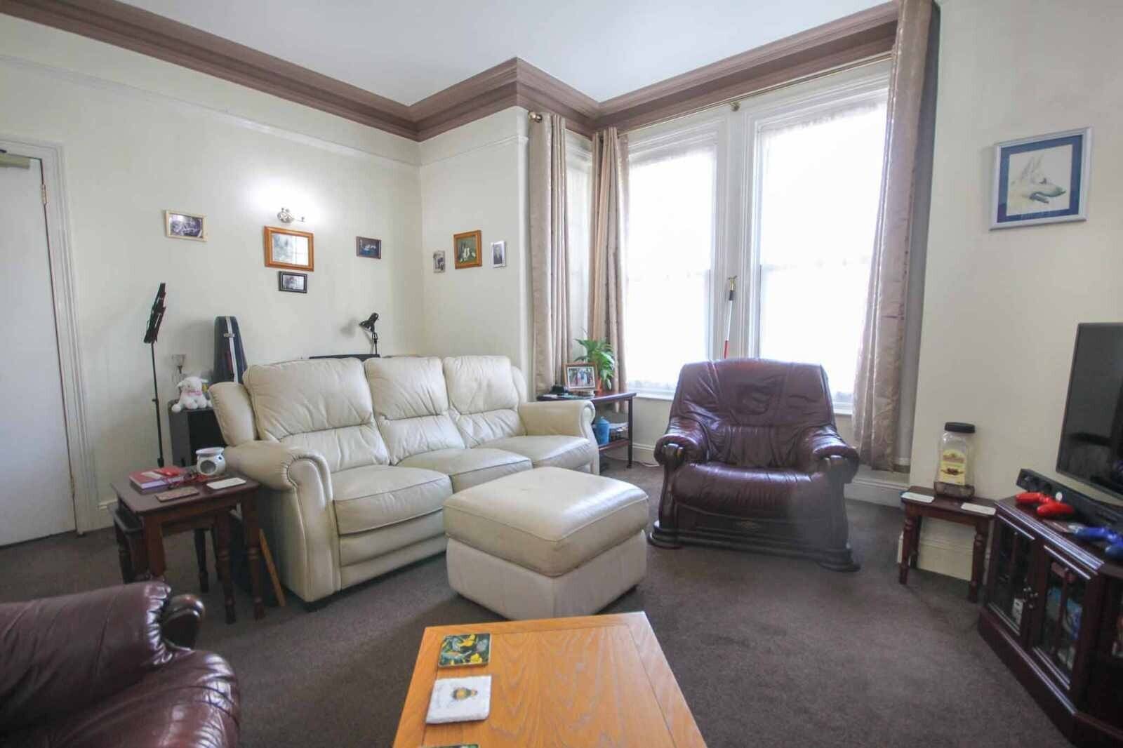 An Ideally Located 7/8 Bedroom Guesthouse For Sale