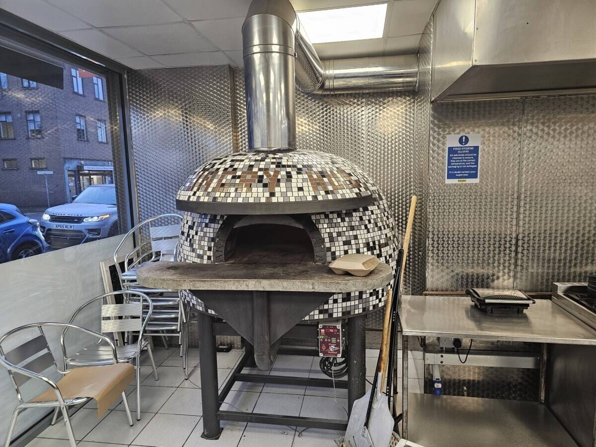 MODERN PIZZA / KEBAB TAKEAWAY Photo 4