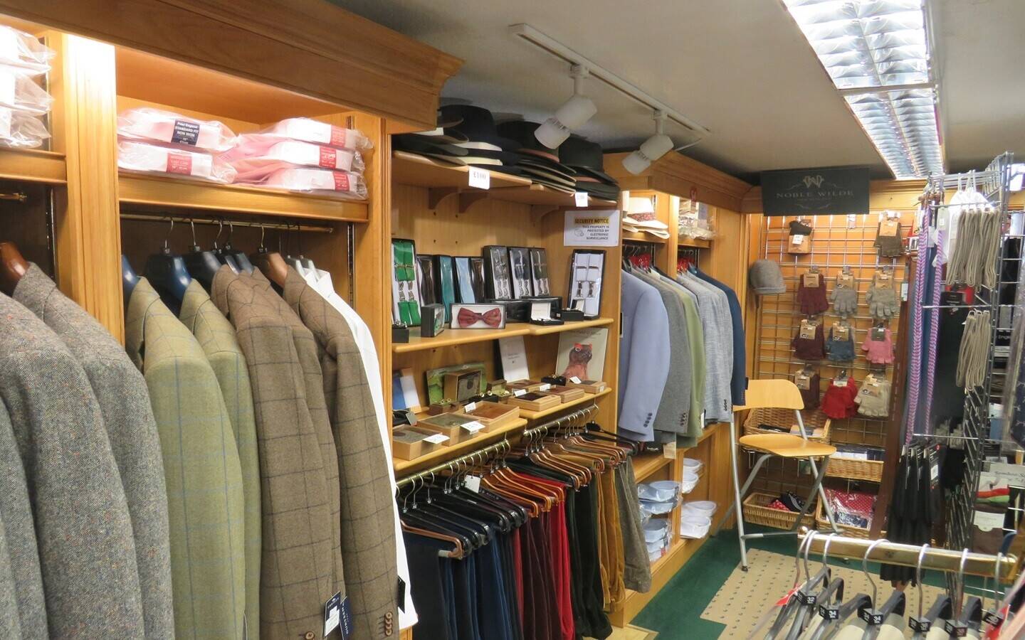 Established, Very Popular Country Fashion and Accessories Business Photo 4