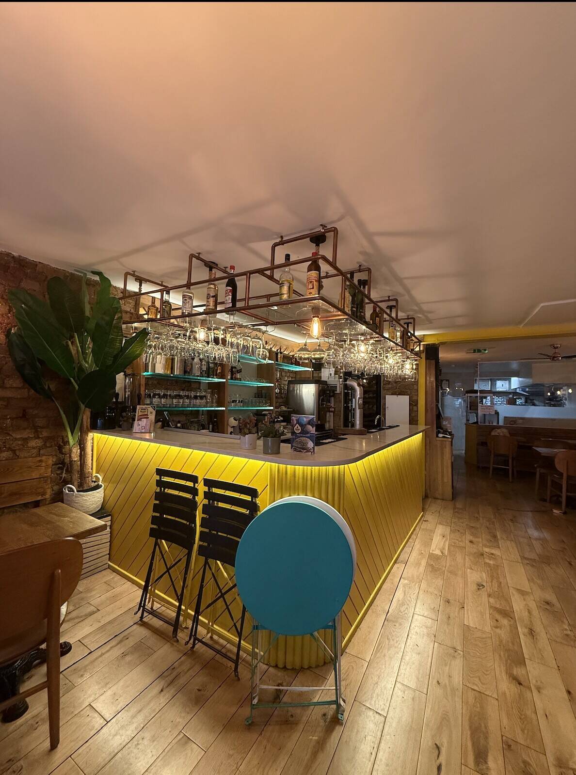 Gourmet Burger Restaurant & Bar for Sale Photo 4