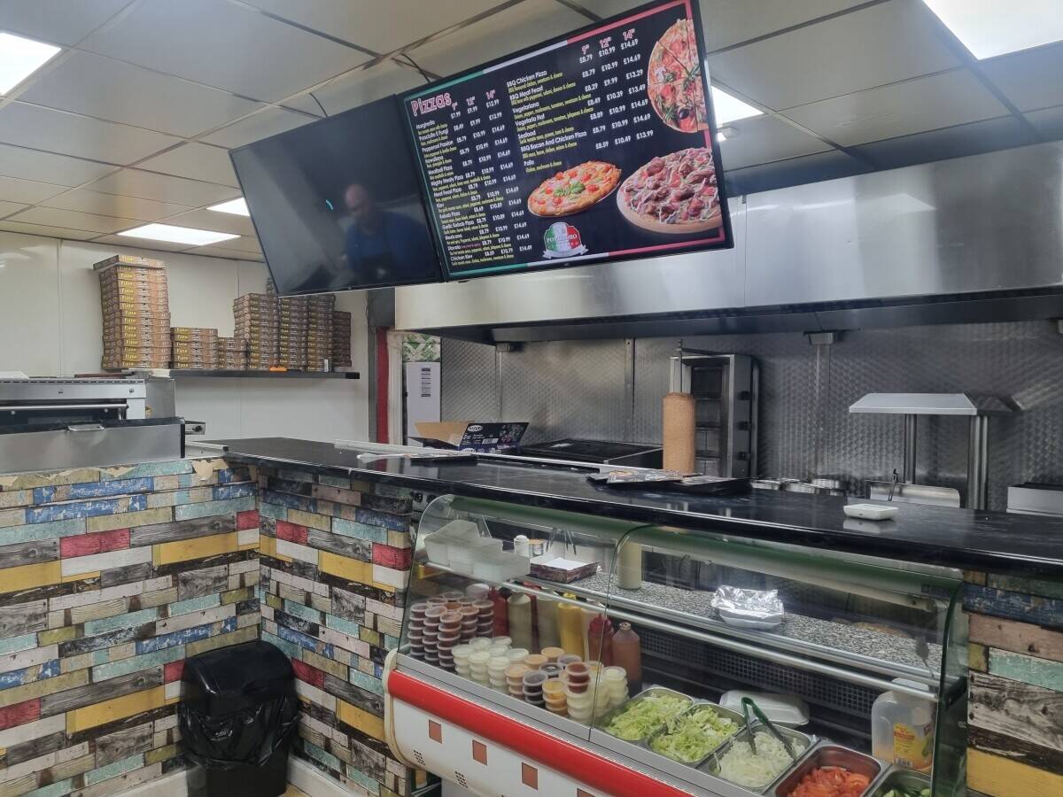 Italian fast food takeway it's perfect erya with Low rent