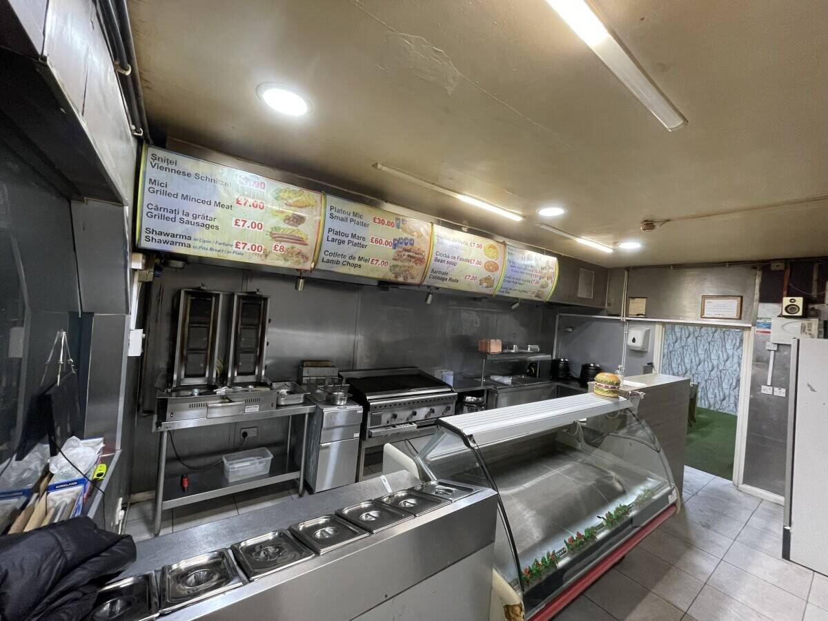 Take away restaurant in Coventry for sell with parking space and all-inclusive Photo 4