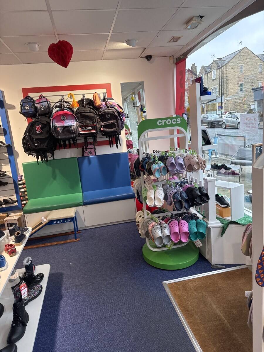Children shoes shop Photo 4