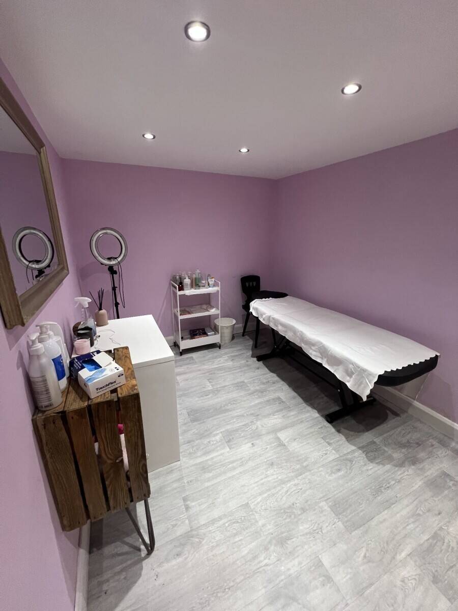 Hair, Beauty and Nail salon Photo 5