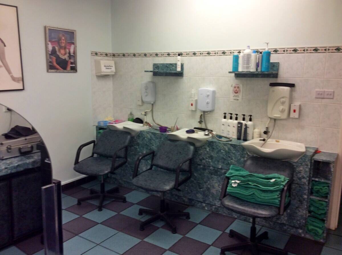 UNISEX HAIR SALON, TELFORD SHROPSHIRE Photo 4