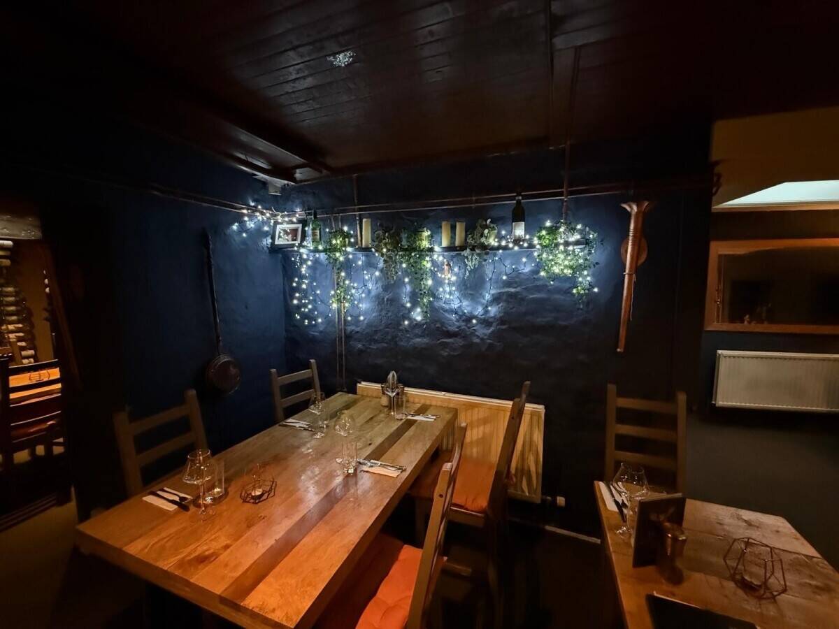 A Neatly Presented Restaurant Opportunity close to Edinburgh in affluent Borders town (ref 1720)