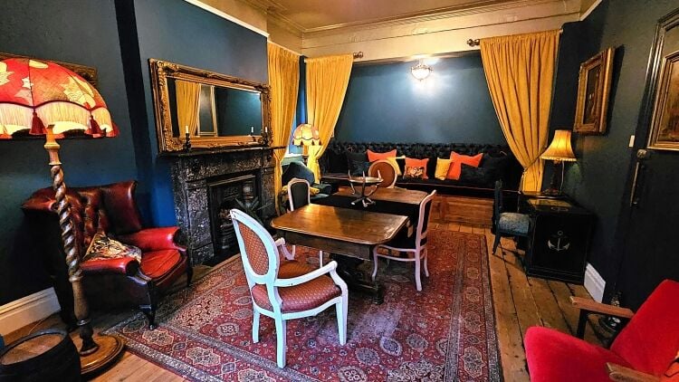 Retro Chic Exclusive Hire Business with Superior Owners Accommodation