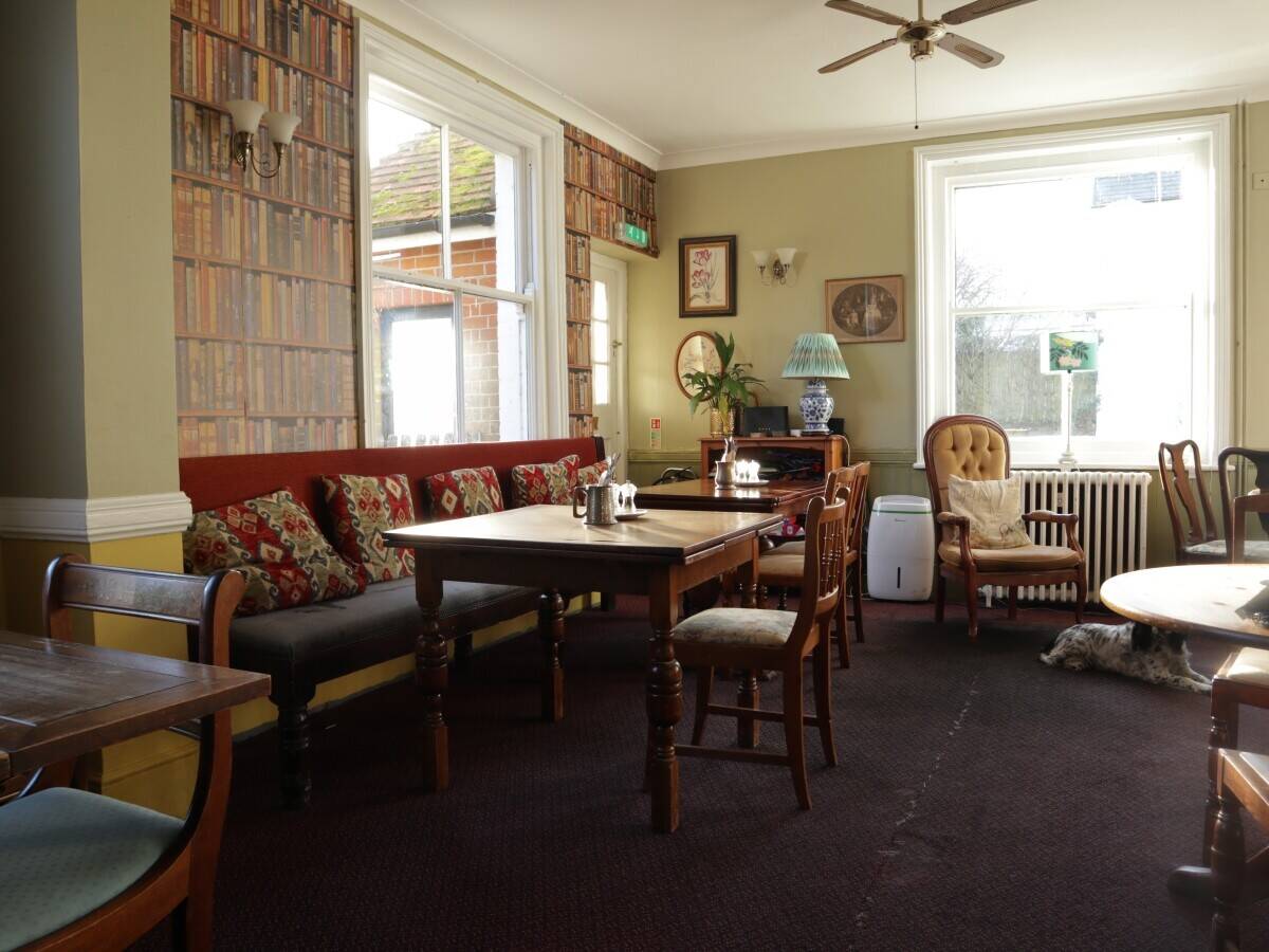 HAMPSHIRE – PICTURESQUE VILLAGE FREEHOUSE IN MEON VALLEY
