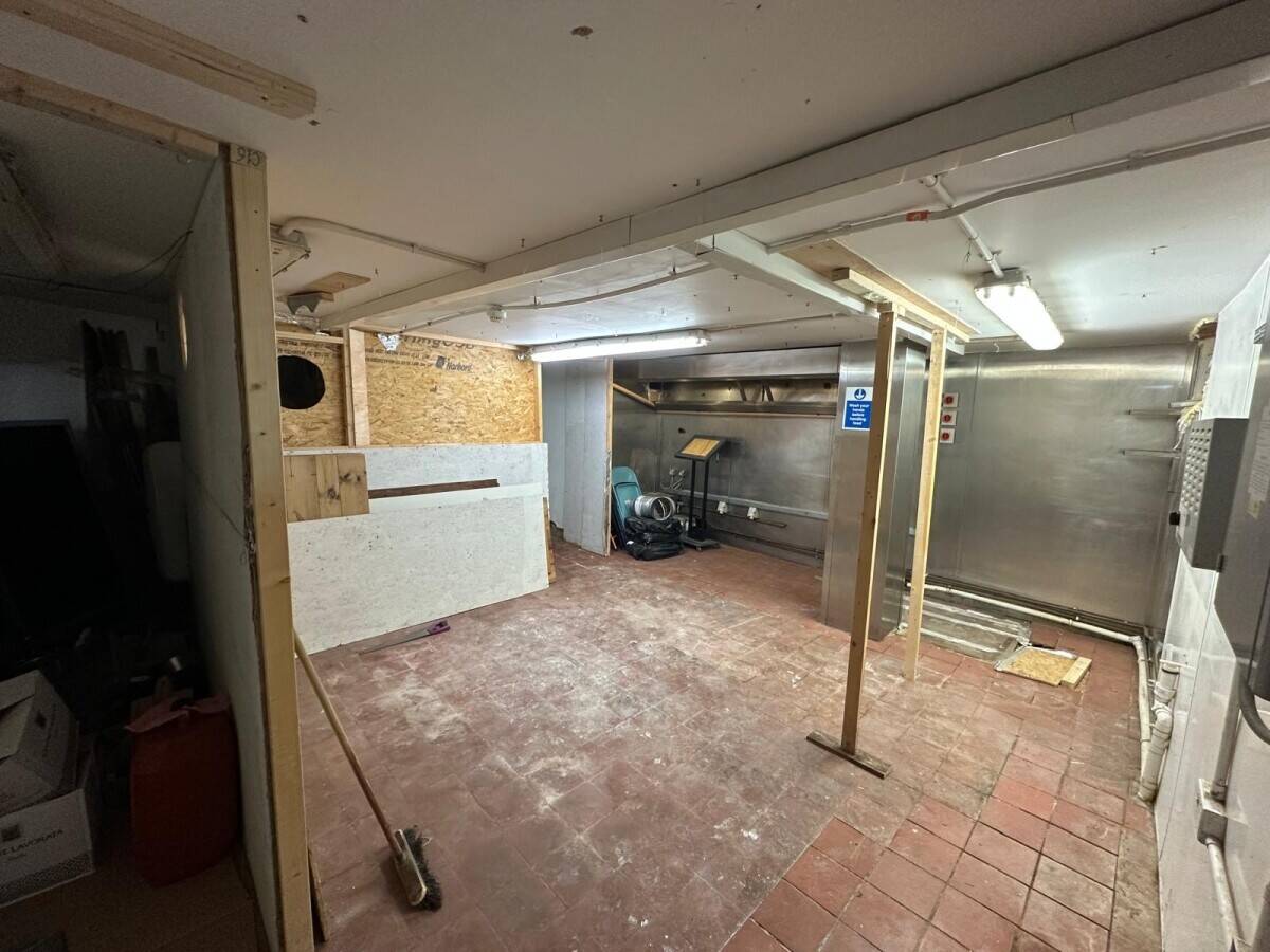 Italian restaurant and pizzeria for sale in Hammersmith, London.