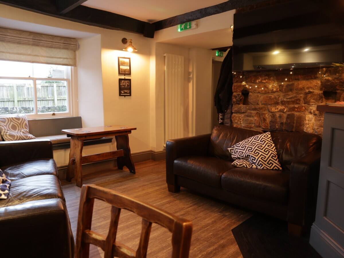 SOMERSET – REFURBISHED AND ESTABLISHED FREE HOUSE IN TOURIST VILLAGE