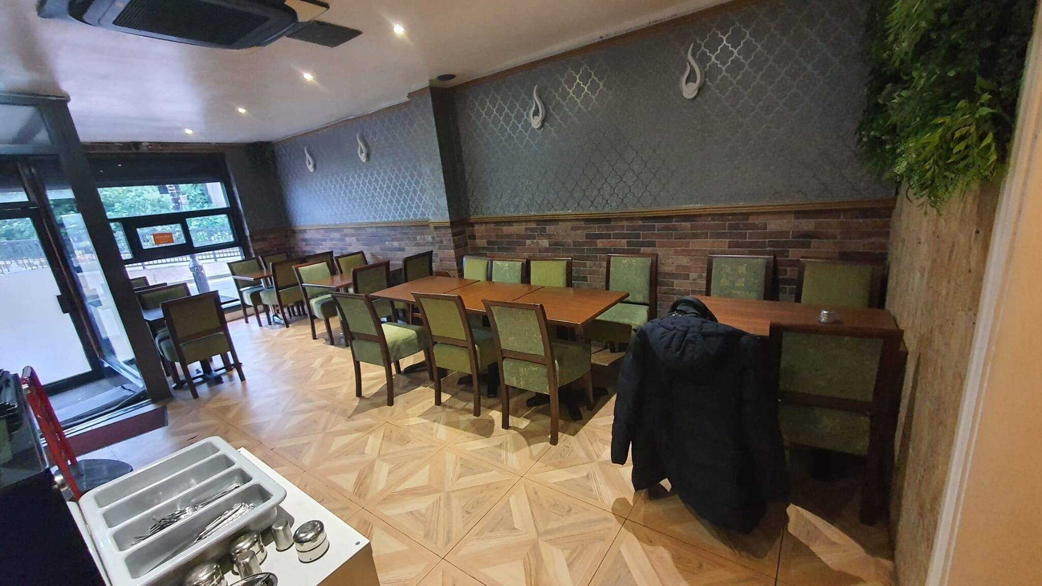 Dine-in and Takeaway Restaurant for Sale in South East London