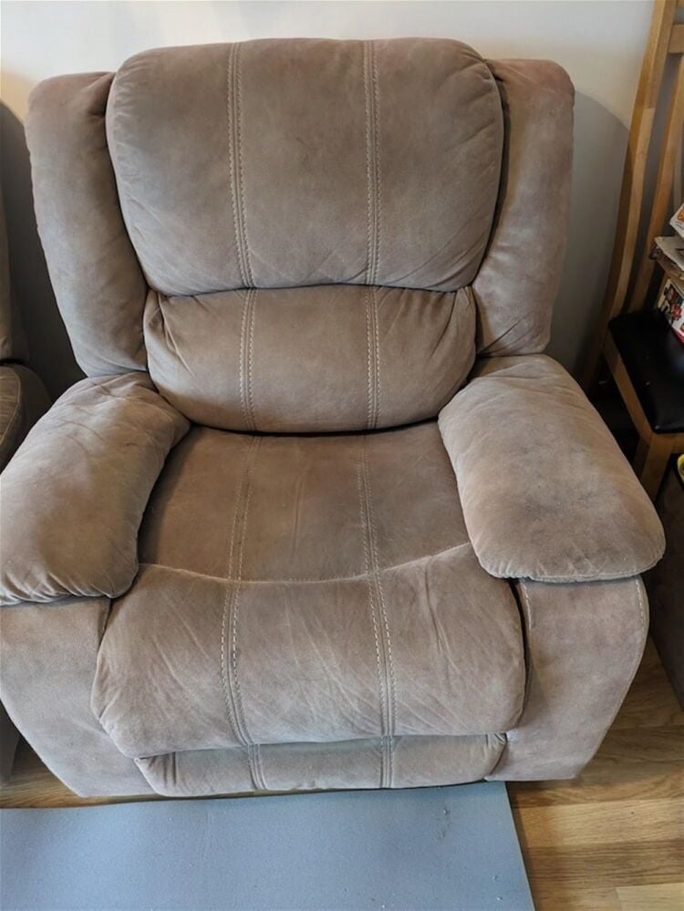 MOBILE UPHOLSTERY AND SOFA REPAIR PROVIDER