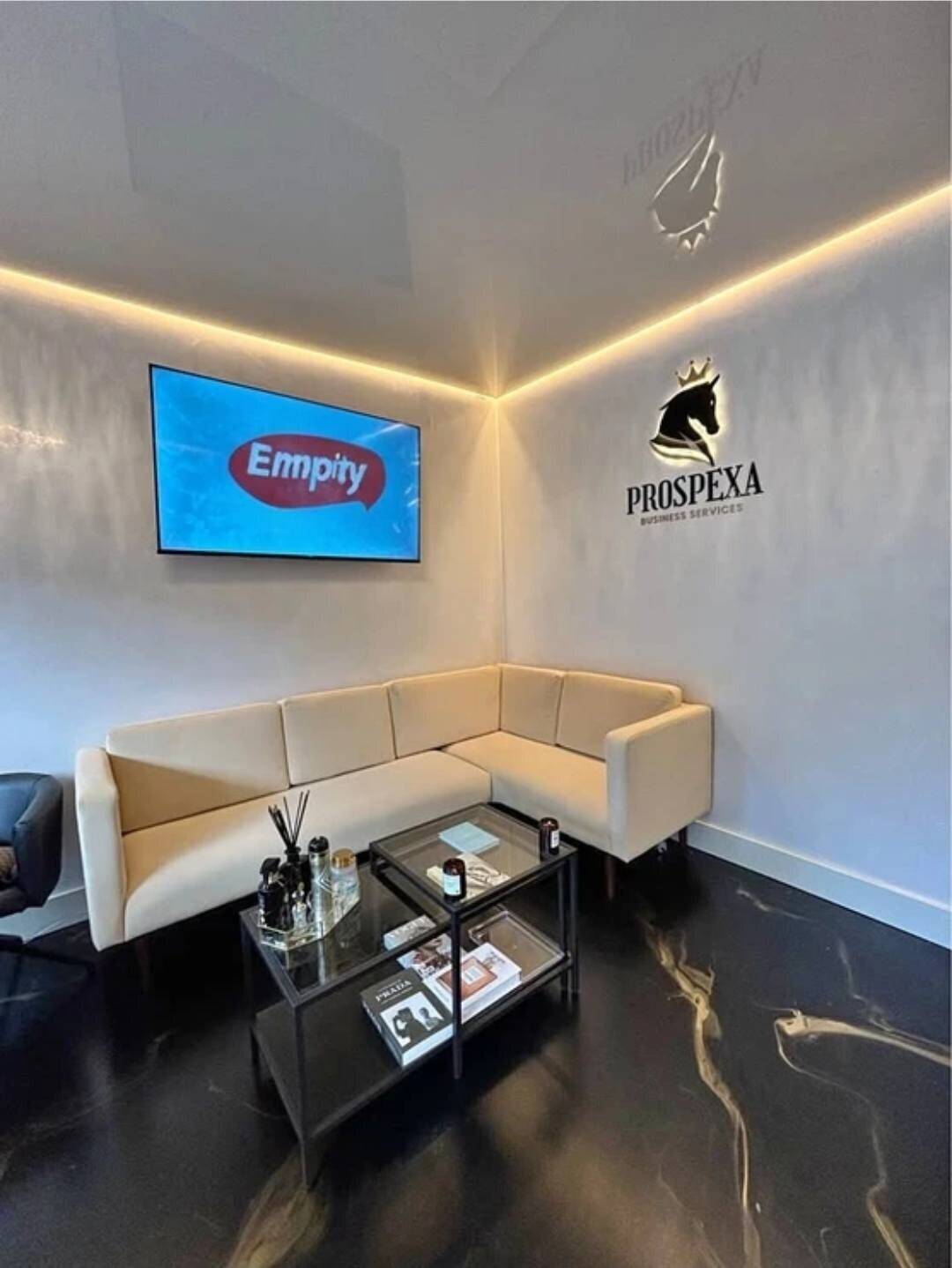 Exceptional opportunity to purchase a premium clinic located in the center of Sidcup. Photo 4