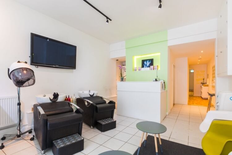 Well Established Beauty & Hair Salon in Busy High Street North West London Photo 4