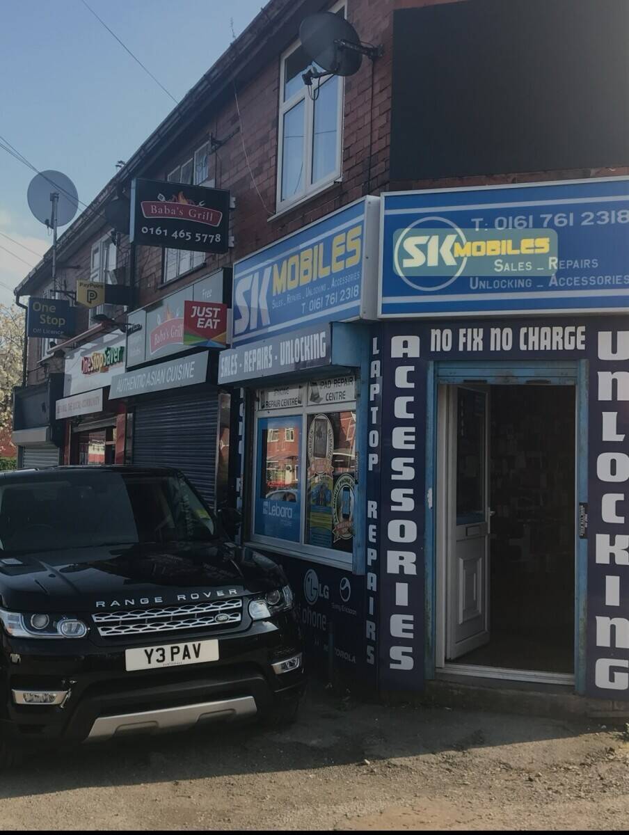 Established mobile phone shop for sale in bury(price reduced for a quick sale) Photo 4