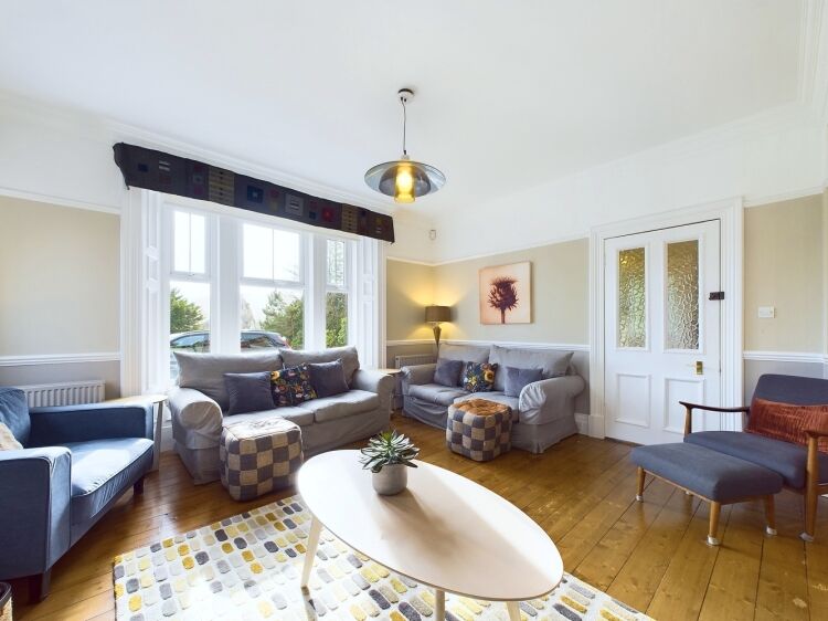Charming 8 Bedroom Victorian Property in Pitlochry Photo 4