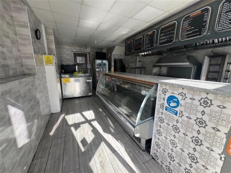 LEASEHOLD KEBAB TAKEAWAY
SELF CONTAINED 5 BED FLAT ABOVE Photo 4