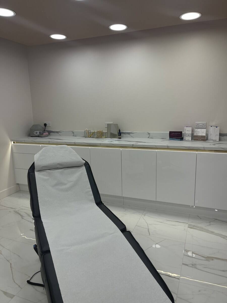 Luxury Beauty Salon for Sale near Cardiff City Centre Photo 4