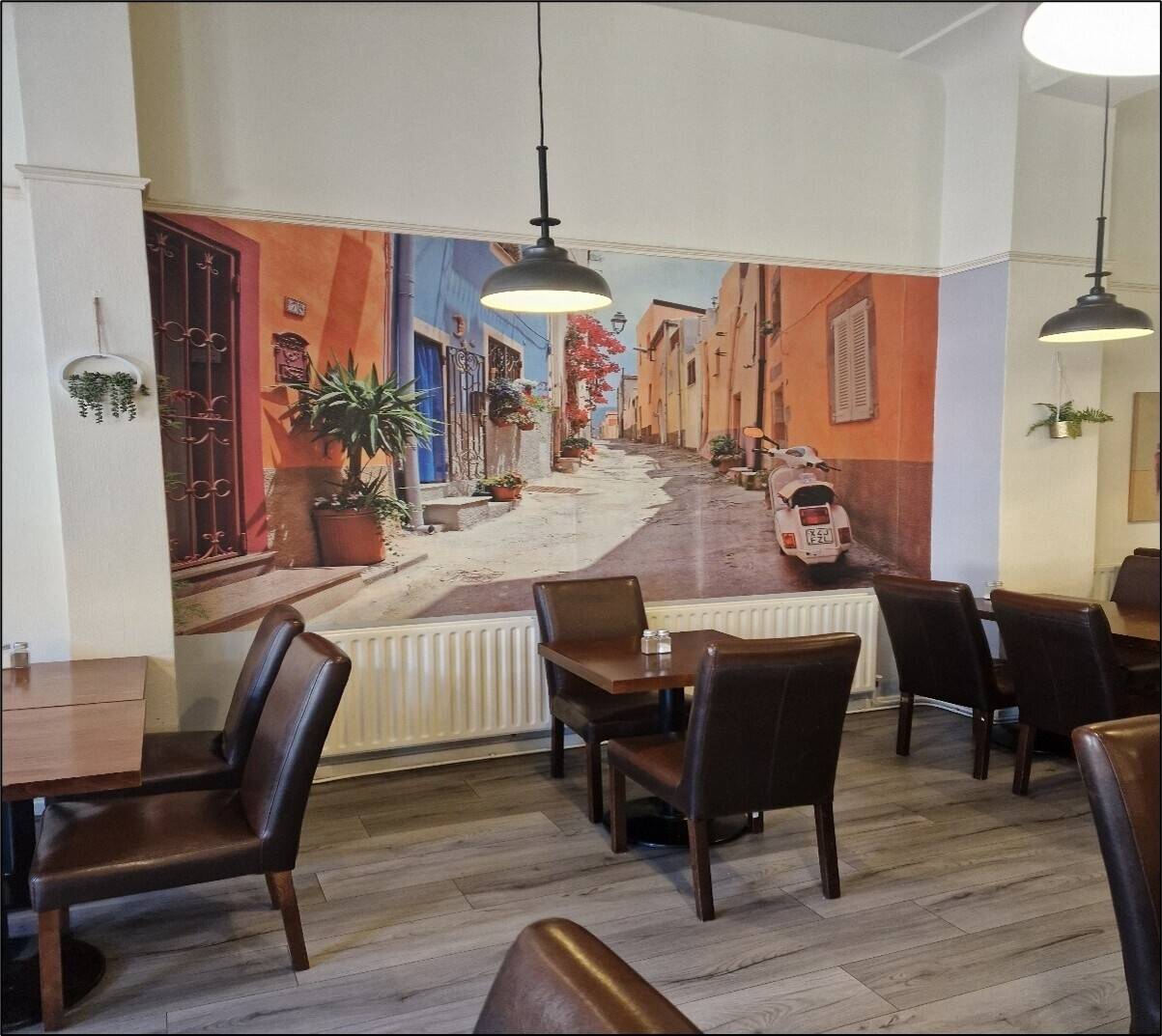 NEW TO MARKET PROPERTY  - CAFÉ LATINO/SALLY ROSE HAIR DESIGN Photo 4