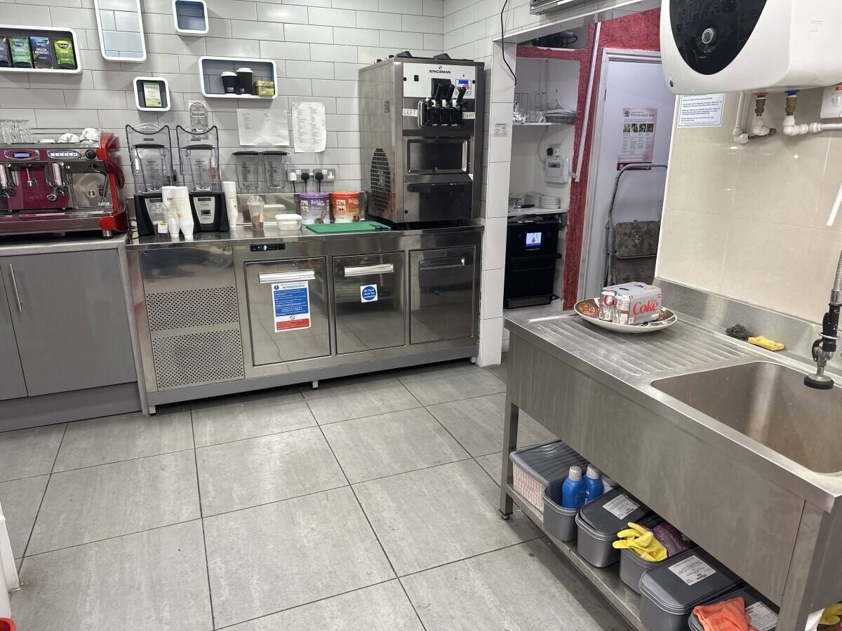 Dessert shop in a prime location