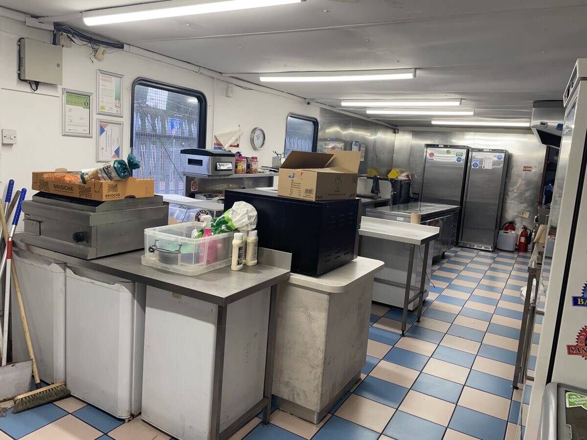 Freehold Fast food business perfectly located in Birmingham for big customer reach Photo 4
