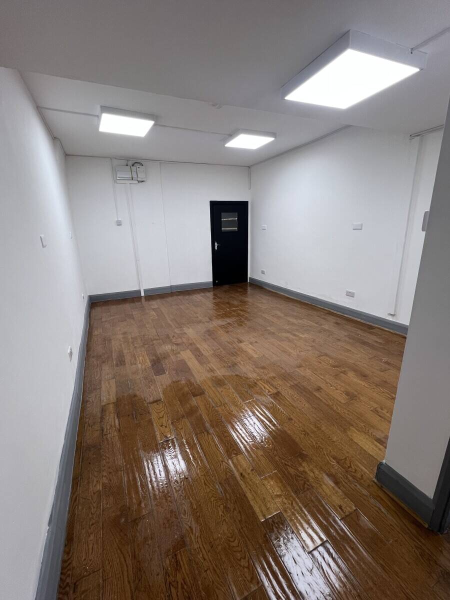 Self contained room to rent in the heart of Hoxton Street Market, with parking all bills included in rent Photo 4