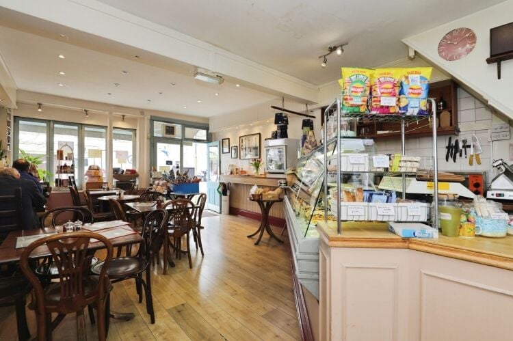 Licenced Italian Café & Deli - London Photo 4