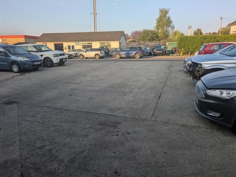 MOTOR VEHICLE GARAGE Photo 4