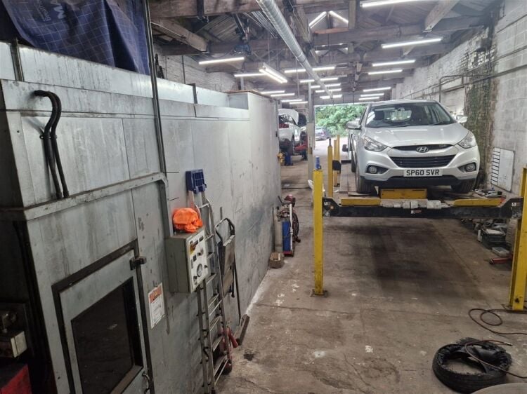 MOT TEST, SERVICING, AND REPAIR  CENTRE