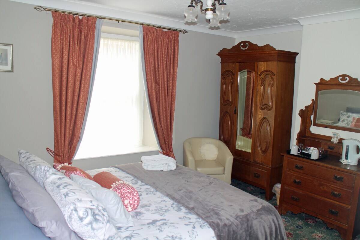 MID WALES - MARKET TOWN CENTRE COACHING INN
