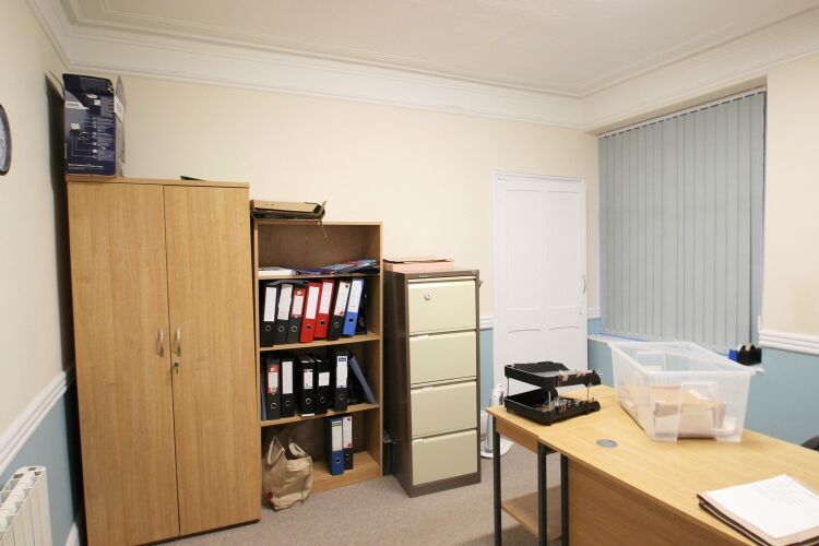 Opportunity to Acquire a Spacious Traditional Building Photo 4