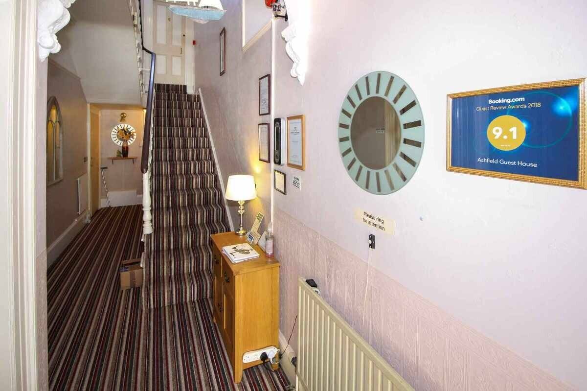 A wonderfully located 6 en-suite bedroom Guest House Photo 4