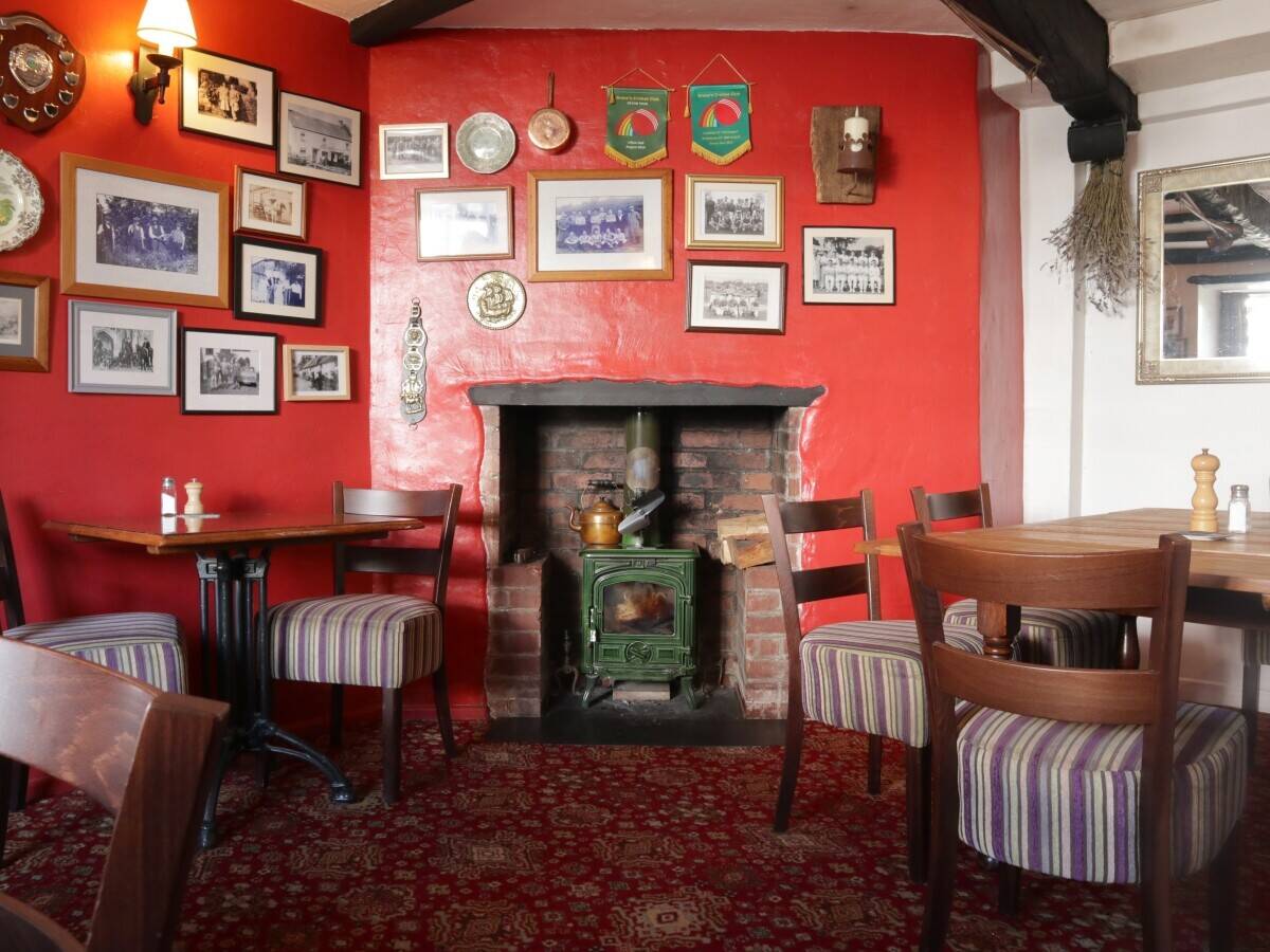 DEVON – ESTABLISHED HOTEL CLOSE TO THE CORNISH BORDER AND MAJOR TRUNK ROAD