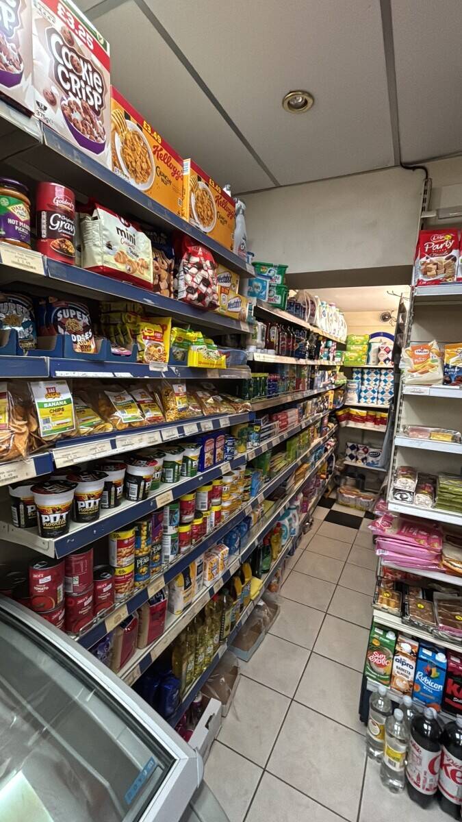 Last 15 year of the off-licence shop Photo 4