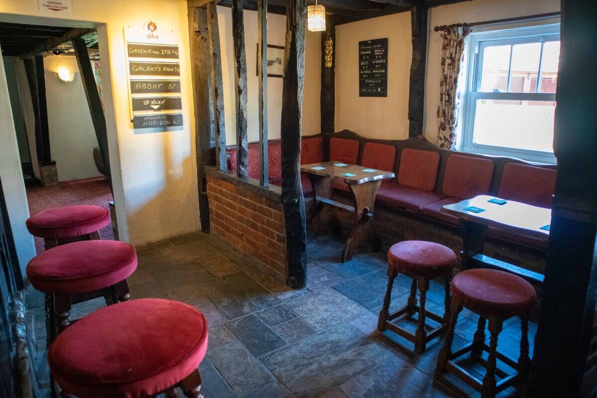 ESSEX - WELL-PRESENTED FREEHOUSE WITH POTENTIAL FOR FOOD